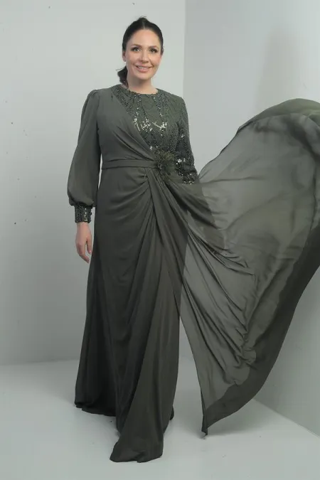 Robe longue en mousseline grande taille pour femme, ornée de sequins et de perles, doublée et à taille fleurie.
