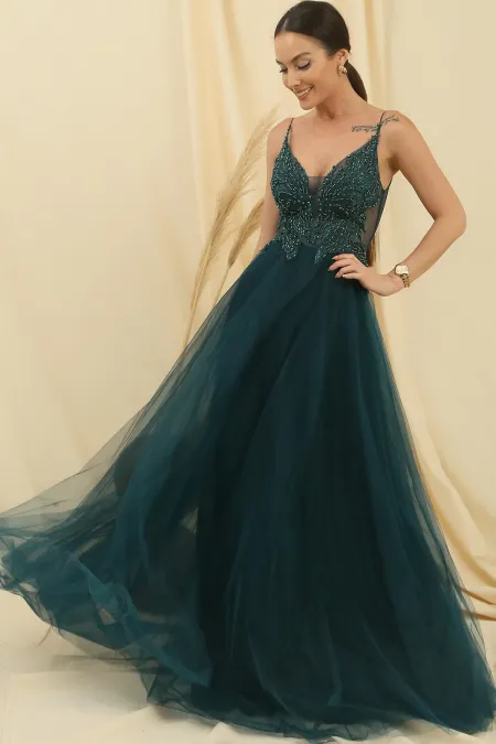 Robe longue en tulle avec bretelles en corde, détails en perles de guipure et doublure