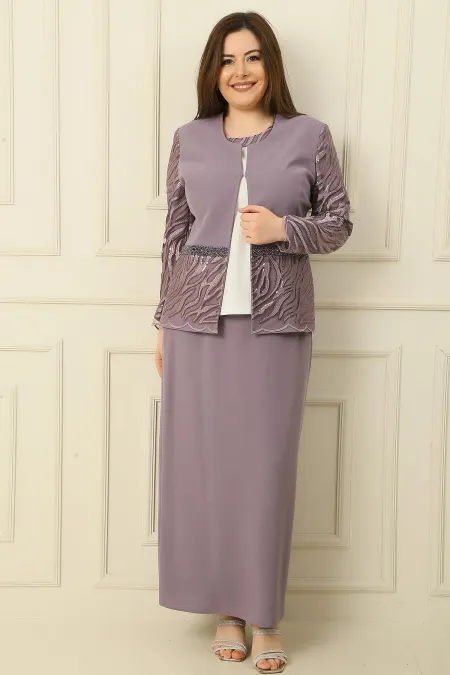 Ensemble trois pièces : chemisier à manches demi-lune, veste et jupe brodées de sequins avec détails de perles, doublé, grandes tailles.