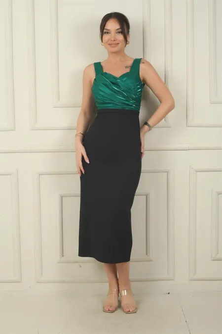 Robe longue Chanel en crêpe satin doublée à bretelles épaisses