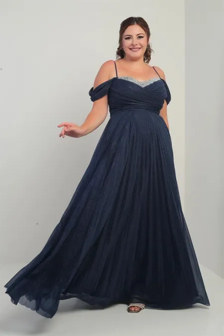 Robe longue BB à paillettes, sans bretelles, ornée de pierres et à épaules dénudées.