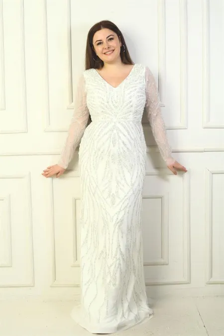 Robe longue grande taille à décolleté en V devant et dos, manches en tulle, doublée et ornée