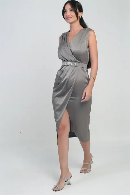Robe en crêpe satin plissée à encolure cache-cœur et ceinture, pour femme