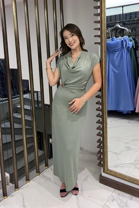 Robe longue pour femme avec col en V et détail de boucle, en Lycra