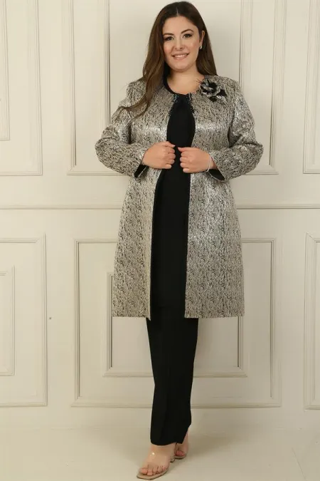 Ensemble 3 pièces grande taille : blouse sans manches fendue sur les côtés, ornée de perles, veste longue doublée en jacquard et pantalon.