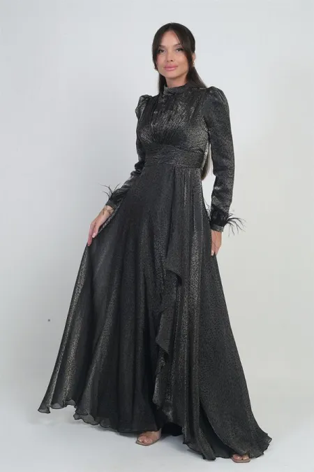 Robe longue évasée pour femme en mousseline Griter avec devant drapé, détails à volants, doublure et manches à plumes.