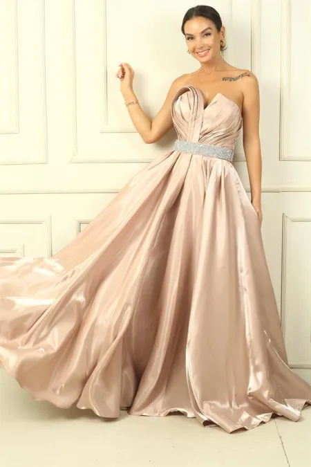 Kadın Straplez Arkadan Bağcıklı Kemeri Taşlı Astarlı Pileli Saten Tam Daire Kloş Elbise