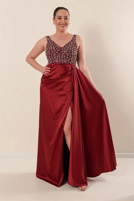 Robe longue grande taille en satin avec tulle, ornements de pierres et doublure