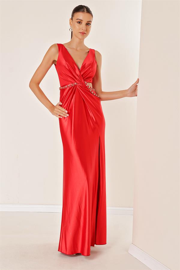 Kruvaze Yaka Astarlı Bel Dekolteli Zincir Detaylı Uzun Saten Elbise