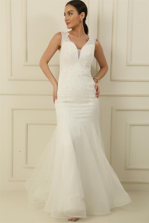 Robe sirène longue à paillettes, doublée, ornée de sequins et de perles, avec un dos nu et des sequins scintillants.