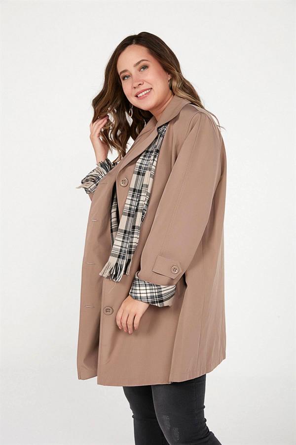 PLUS SIZE BONDIT TRENCH COAT WITH LINED, ZIPPED POCKETS AND SCARF ACCESSORY.