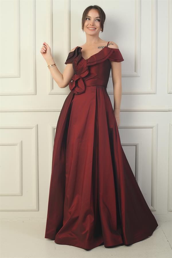 Robe de soirée longue en taffetas à bretelles et col bateau pour femme, ornée de roses, doublée et dotée de poches.