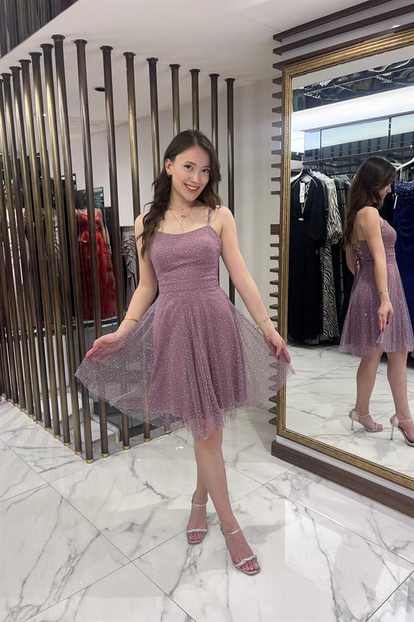 Robe courte en tulle à bretelles et doublure lacée pour femme