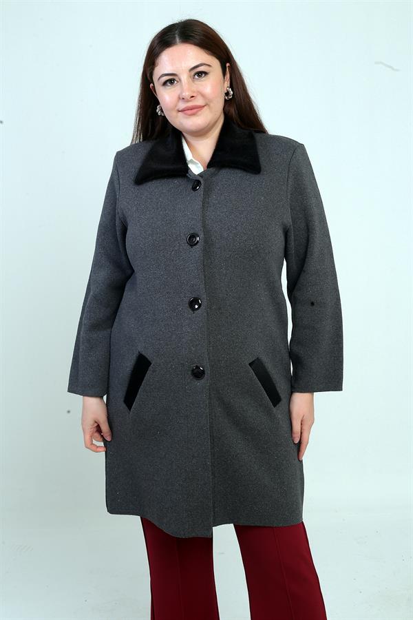 Manteau en maille grande taille pour femme, avec col et poche en fourrure et fermeture boutonnée sur le devant