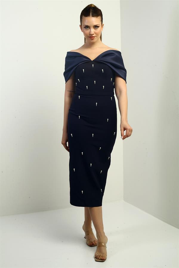 Kadın Tafta Madonna Yaka Önü İnci Detaylı Astarlı Abiye Elbise