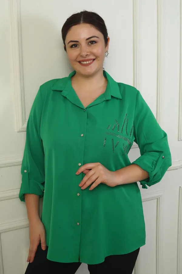 Chemise grande taille en crêpe satin pour femme avec manches repliées et détails en pierre