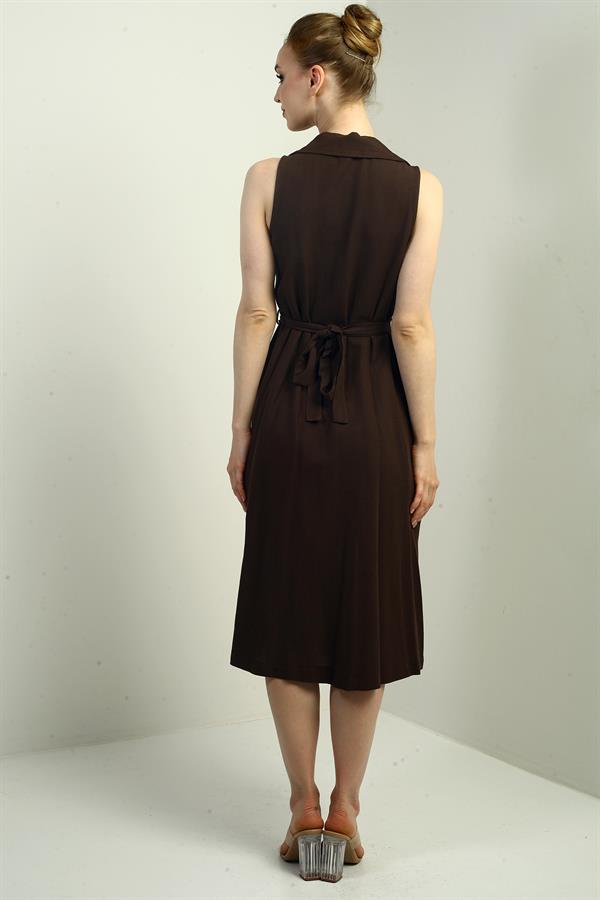 Robe midi en lin à col polo pour femme, ornée d'un pli sur le devant et de boutons.