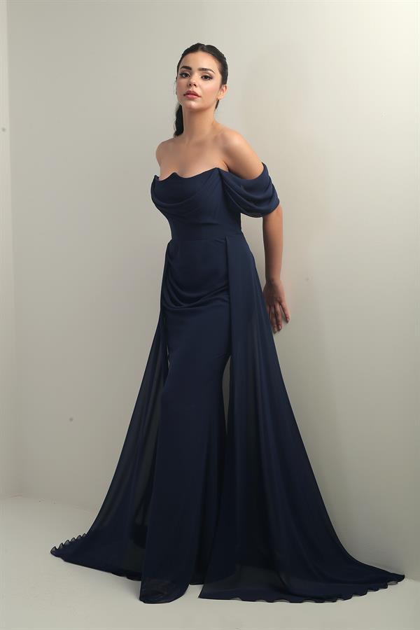 Robe longue cape en mousseline doublée à manches basses et armatures pour femme
