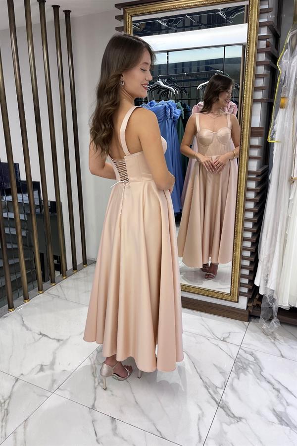 Kadın Askılı Sırtı İpli Korsajlı Saten Kloş Midi Elbise