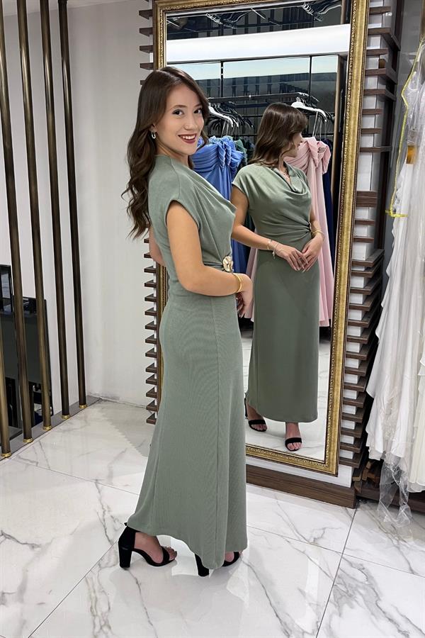 Robe longue pour femme avec col en V et détail de boucle, en Lycra