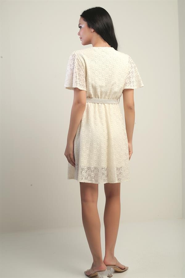 Kruvaze Yaka Beli Kemerli Astarlı Kol Volanlı Yırtmaçlı Dantel Elbise