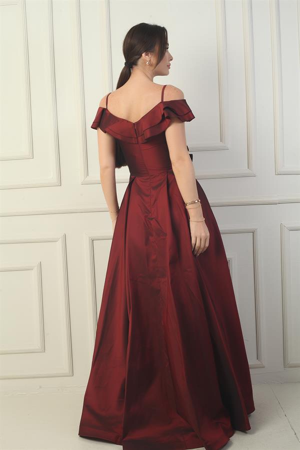 Robe de soirée longue en taffetas à bretelles et col bateau pour femme, ornée de roses, doublée et dotée de poches.