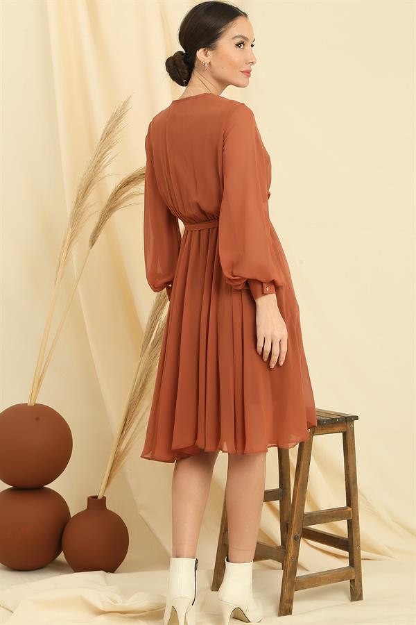 Robe en mousseline doublée à col cache-cœur et manches longues