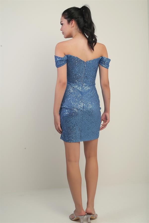 Robe courte à bretelles, drapée sur le devant, à armatures et doublée, ornée de sequins