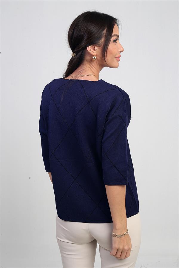 Kadın V Yaka Baklava Desenli Yarım Kol Simli Bluz