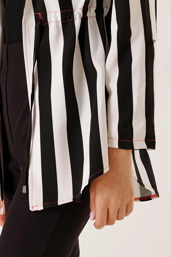 Beli İpli Kol Katlamalı Boyuna Kalın Çizgili Kırmızı İp Detaylı Ceket