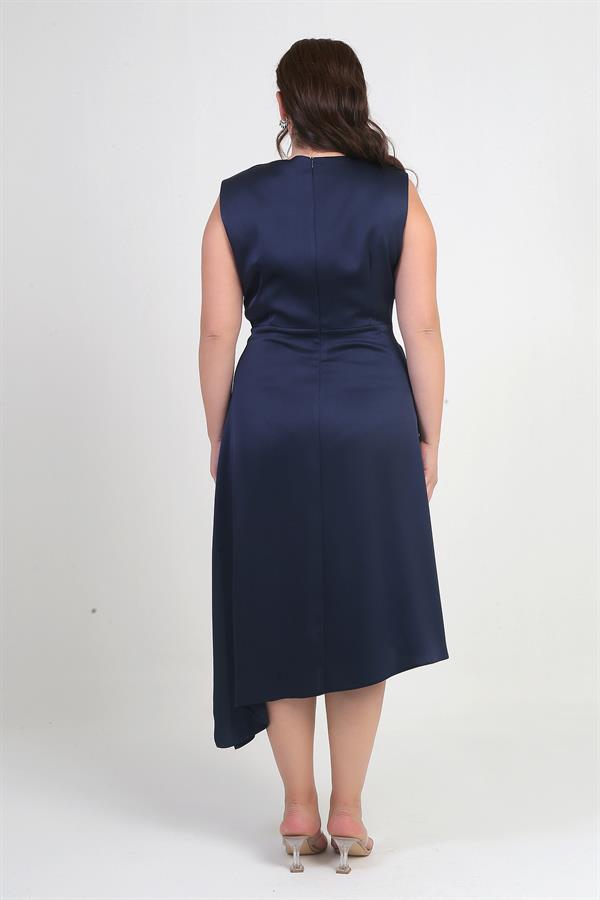 Kadın Kruvaze Yaka Düğme Detaylı Asimetrik Büyük Beden Krep Saten Elbise