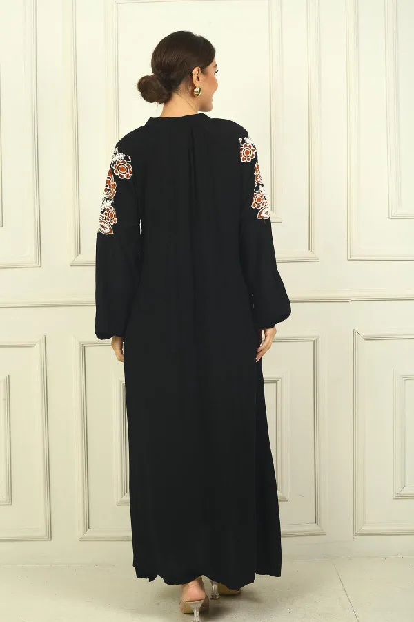 Kadın Yakası Bağcıklı Kolları Ve Önü Nakışlı Rahat Kalıp Uzun Viskon Elbise