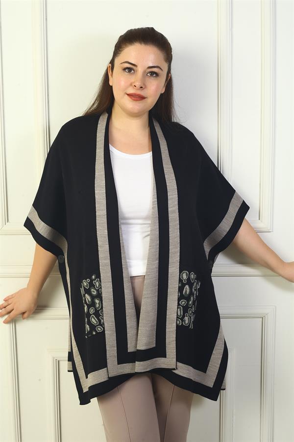 Poncho grande taille pour femme avec bouton latéral, poches rayées et imprimé léopard.