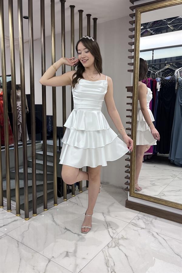 Robe courte en satin pour femme avec jupe à volants et bretelles en corde dans le dos