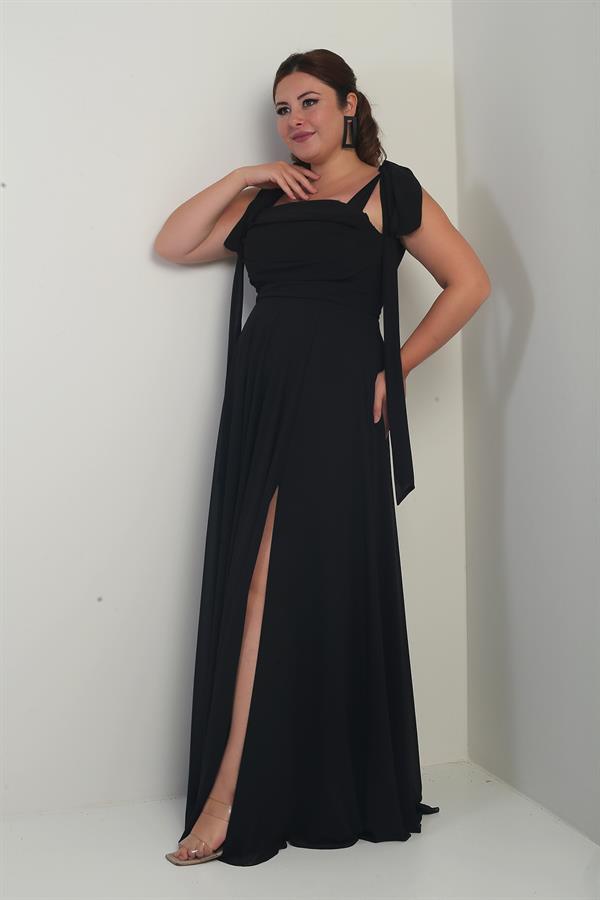 Robe longue en crêpe mousseline de soie, doublée, à col en V et épaules dénudées, disponible en grandes tailles.