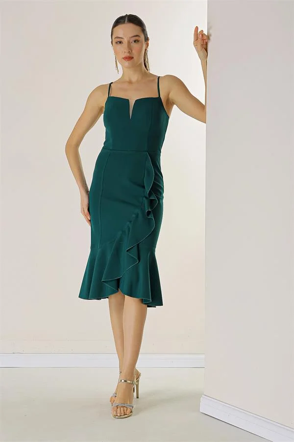 Robe en crêpe à bretelles avec jupe à volants et doublure