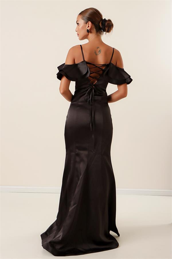 Robe longue en satin doublée, à bretelles, manches tombantes et laçage au dos