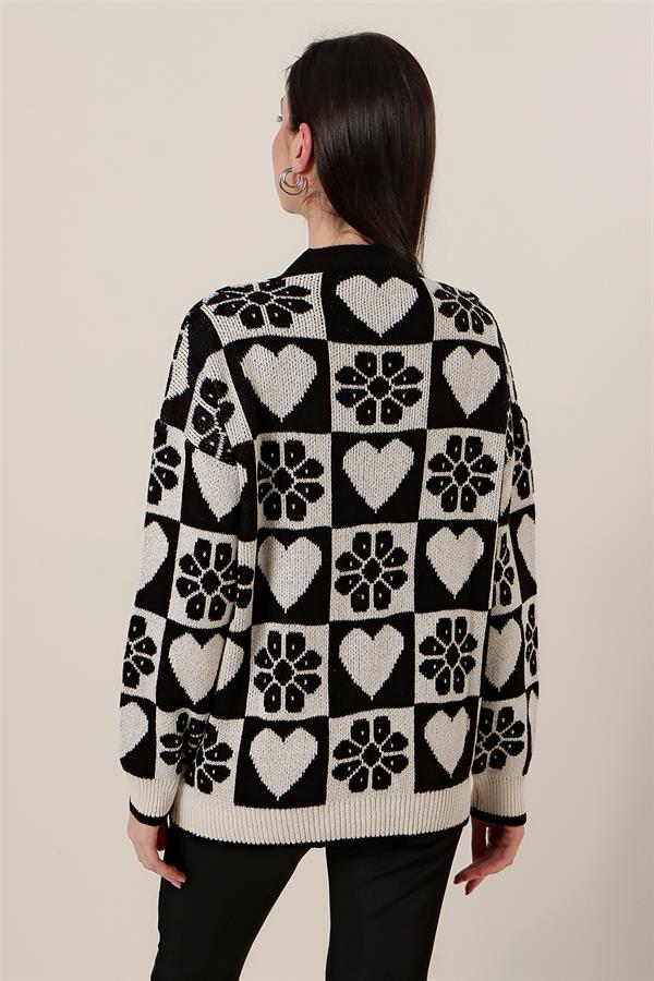 Kalp Ve Çiçek Desenli Akrilik Hırka