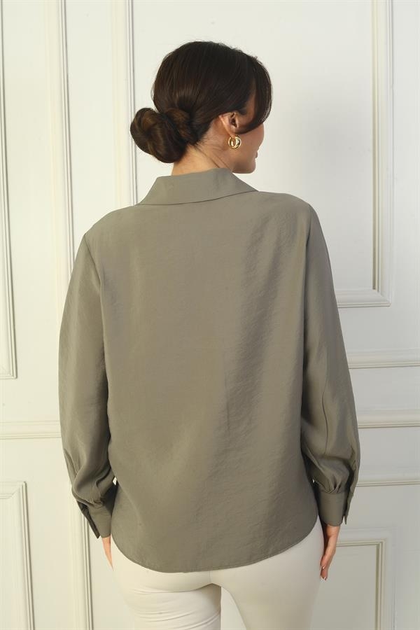 Chemise à manches longues boutonnée pour femme avec manches froncées