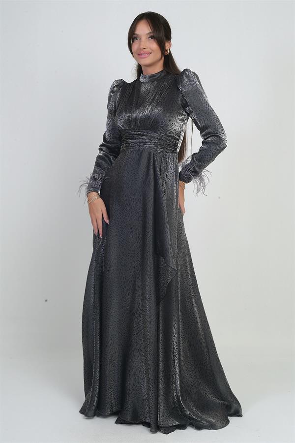 Kadın Önü Drapeli Volan Detaylı Astarlı Kol Uçları Tüylü Griter Şifon Uzun Kloş Elbise