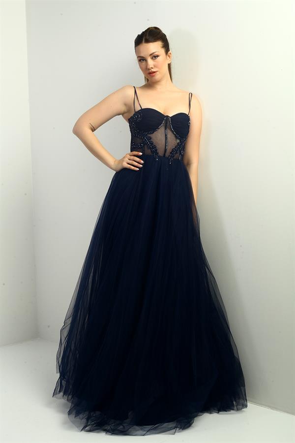 Robe longue princesse doublée à bretelles pour femme, avec buste plissé et ornements de perles