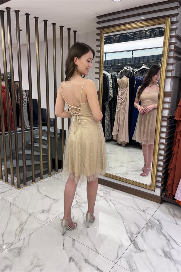 Robe courte en tulle à bretelles et doublure lacée pour femme