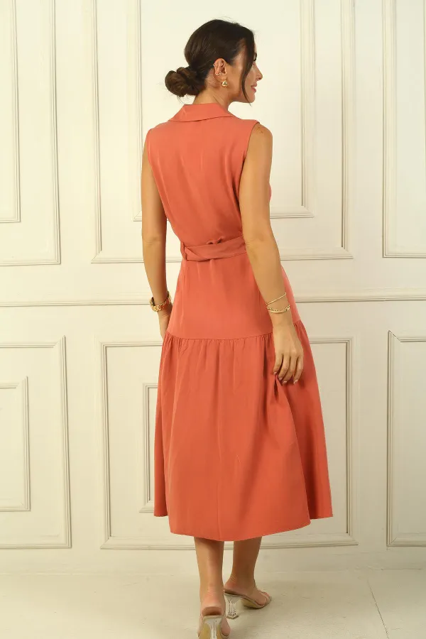 Önü Düğmeli Beli Kuşaklı Uzun Elbise