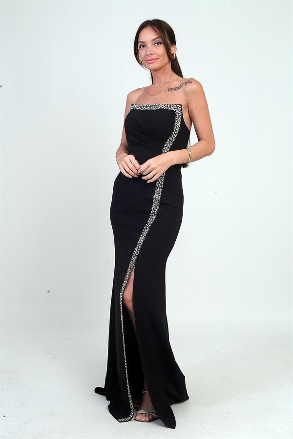 Robe longue en crêpe à doublure ornée de pierres et drapée sur le devant