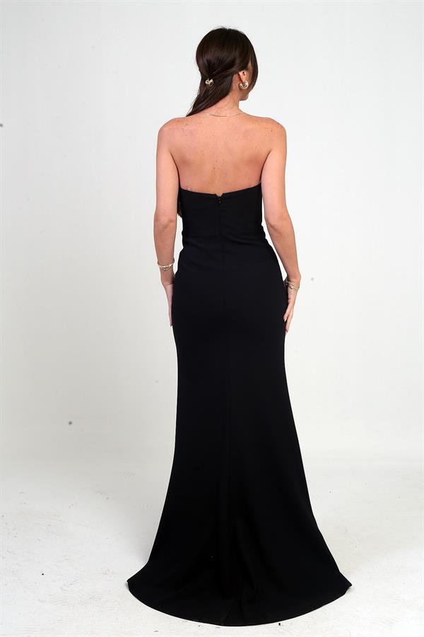 Robe longue en crêpe à doublure ornée de pierres et drapée sur le devant