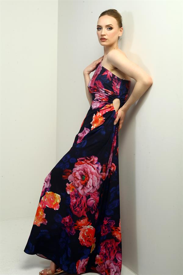 Kadın Tek Omuz Yandan Pencereli Büyük Çiçek Desenli Uzun Krep Saten Elbise