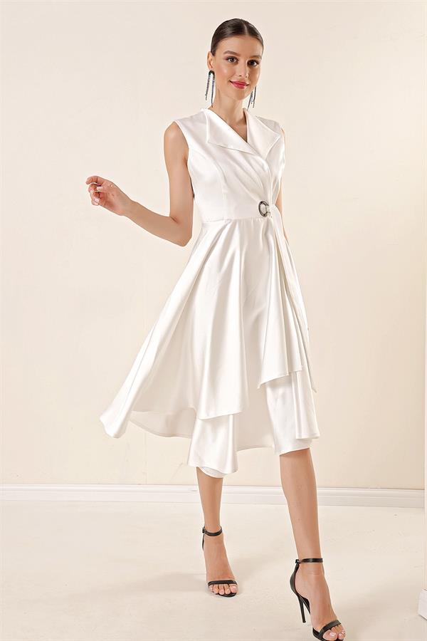 Robe en satin à encolure cache-cœur et laçage