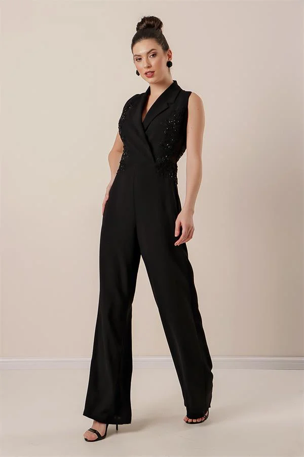 Combinaison cache-cœur ornée de perles et de broderies