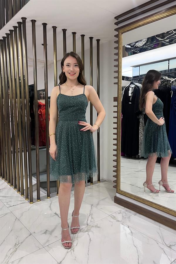 Robe courte en tulle à bretelles et doublure lacée pour femme