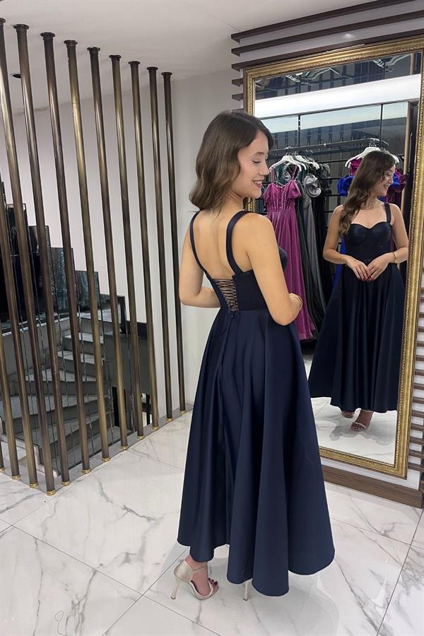 Kadın Askılı Sırtı İpli Korsajlı Saten Kloş Midi Elbise